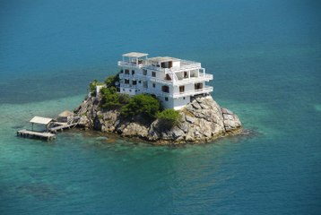 10 Houses That Are Proof Zombie