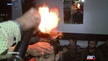 Gaza : un coiffeur enflamme les cheveux de ses clients