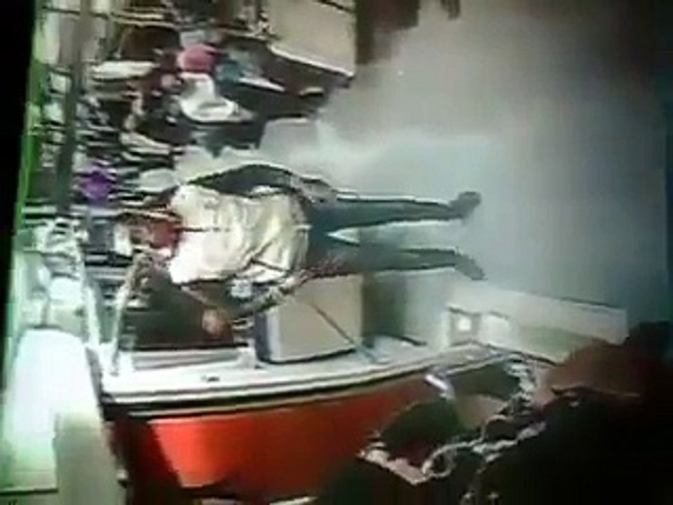 عاجل الآن تونس  عملية نشل لهاتف جوال في قطار الضاحية الجنوبية الرجاء أخذ الإحتياطات