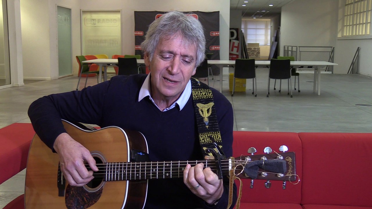Yves Duteil chante en acoustique "La Langue de chez nous"