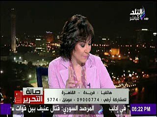 متصل يحرج عزة مصطفي على الهواء