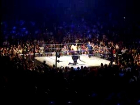 Smackdown tour Paris bercy 14 09 07 kane vs mark henry