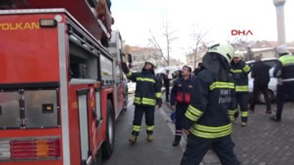 Konya 'Kira Borcum Var' Diyerek Hastanenin Çatısında Intihara Kalkıştı
