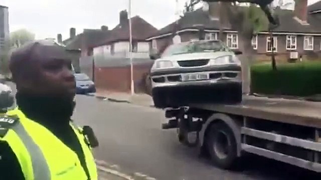 Ceza Ödememek İçin Çekicinin Üstündeki Aracına Binip Kaçmaya Çalışan Sürücü