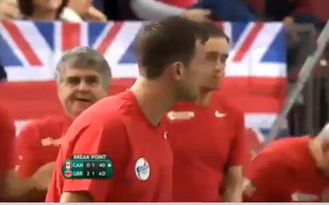 En plein match un tennisman tire malencontreusement dans la tête de l'arbitre