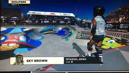 Profesyonelleri Kıskandıracak Performans Sergileyen 8 Yaşındaki Kaykaycı Kız