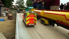 AUSTRALIEN ROADTRAIN SHELL TANKZUG IN SLOMOTION
