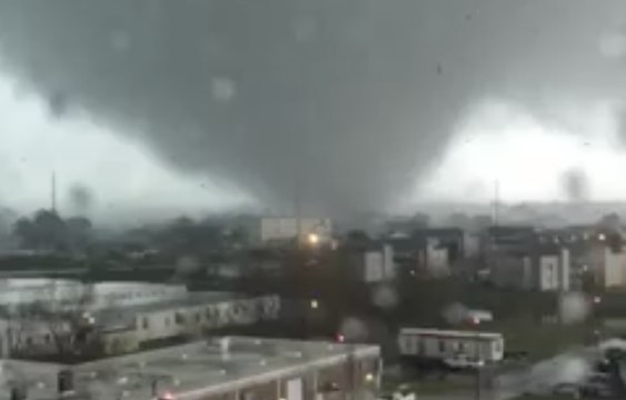 Tornado Slams East New Orleans Causes Significant Damage, Overturns Cars