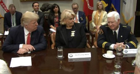 Trump, Şerifin Şikayet Ettiği Senatörün Kariyerini Bitirmeyi Teklif Etti
