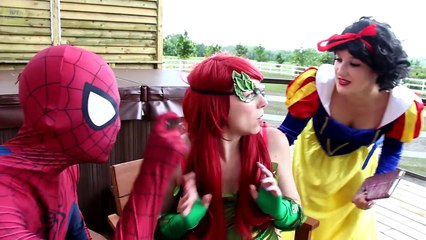 Frozen Elsa Works at McDonalds! w/ Spiderman Poison Ivy Pink Spidergirl Maleficent Funny S