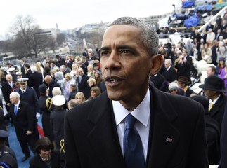 Barack Obama : L'ex-président des Etats-Unis s'amuse en faisant du Kite Surf avec Richard Branson