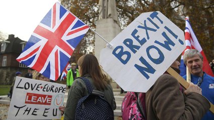 Descargar video: Reino Unido vota en el Parlamento la estrategia del Brexit