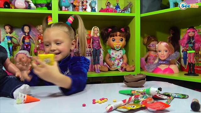 ✔ Кукла Беби Борн. Ярослава открывает сладкие сюрпризы. Видео для детей. Doll Baby Born ✔