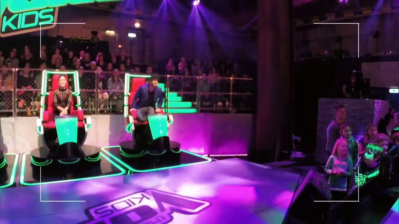 Ariana Grande - Focus (Sanie, Anne, Maria) _ The Voice Kids 2016 _ Battles _ SAT.1-CK1kbbsBOHU