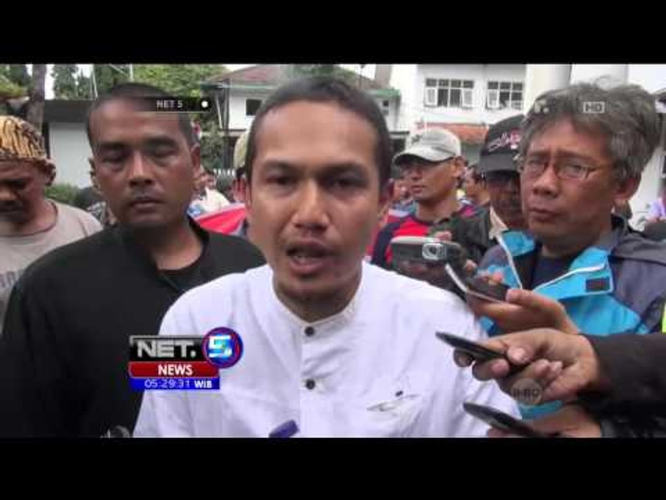 Puluhan Pedagang pasar Pelita Sukabumi Menggelar Aksi Unjuk Rasa di Balai Kota - NET5