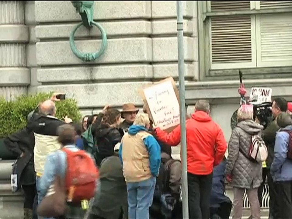 ট্রাম্পের নিষেধাজ্ঞার উপরে আদালতের রায় যেকোন সময়