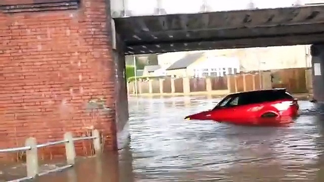 ls this Range Rover or a Boat
