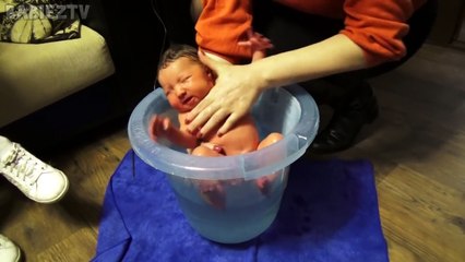 Baby's First Bath - How To Bath Newborn baby-uAJqs81O0LU