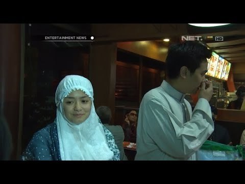 Tika Ramlan dan suami pertama kali Umroh bersama