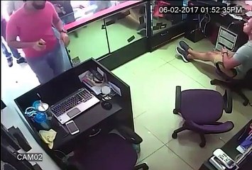 Asalto Tienda de Celulares Ensanche Ozamaa