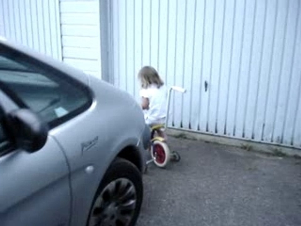 Alexia fait enfin du vélo