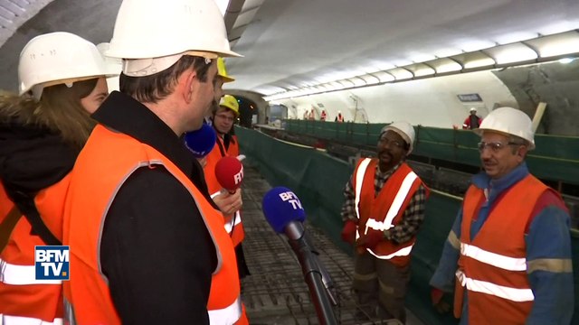 Benoît Hamon visite, de nuit, un chantier du métro parisien