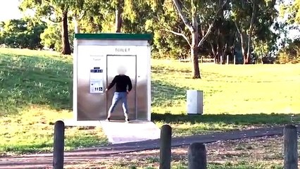 PUBLIC BEHEADING PRANK!-_YuS0UcALv8