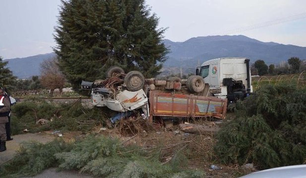Süt toplama kamyonu devrildi: 1 ölü