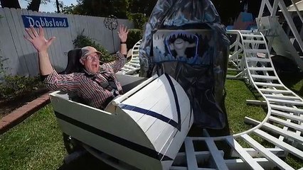 Torunları İçin Evinin Arka Bahçesini Disneyland'e Çeviren Dede