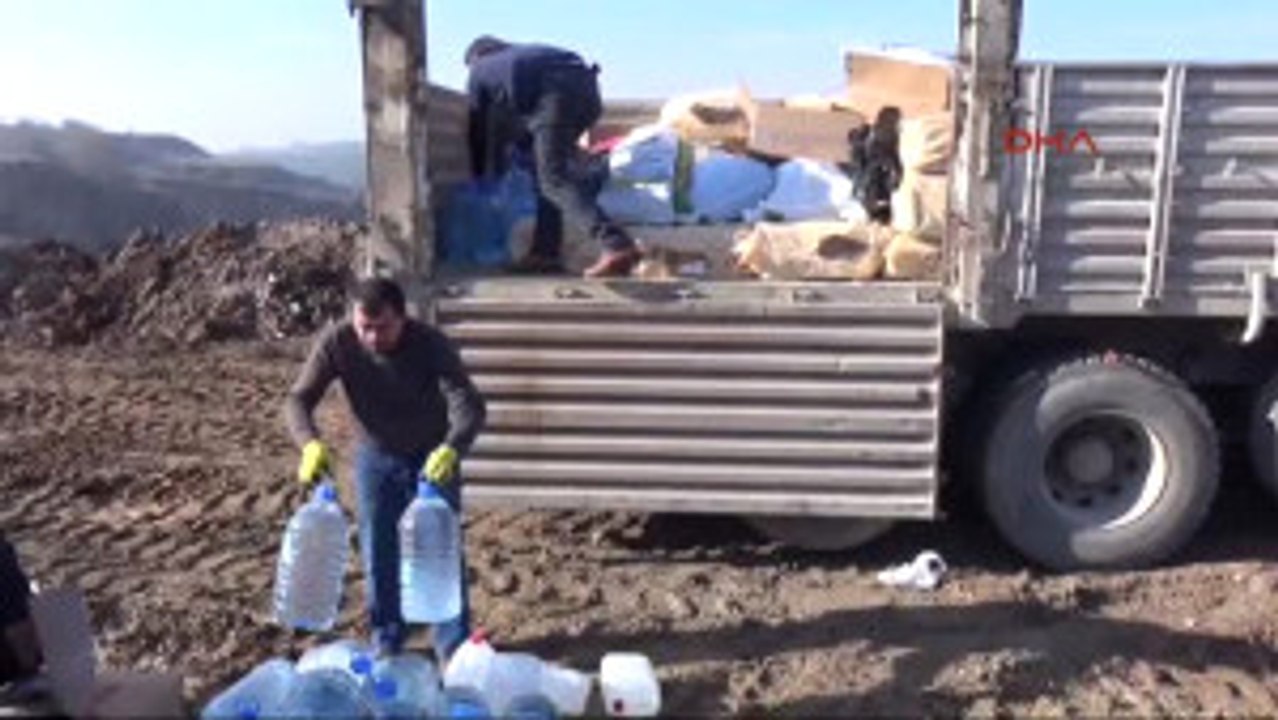 Uşak'ta Ele Geçirilen Kaçak Sigara ve Rakı Imha Edildi