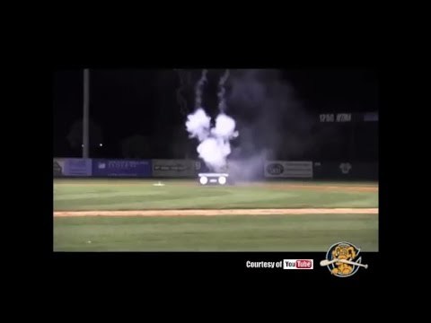 Musik Justin Bieber dan Miley Cyrus dihancurkan