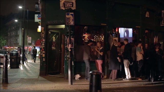 Tentative de vol à l'arrachée d'un téléphone portable en train de filmer à Londres