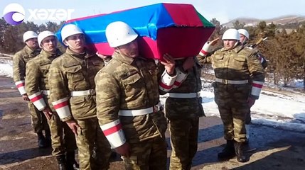 Şəhidimizin nəşi alınarkən erməni zabitin ürəyi gedib