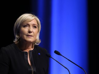 Affaire Théo : Marine Le Pen "soutient les forces de police par principe"