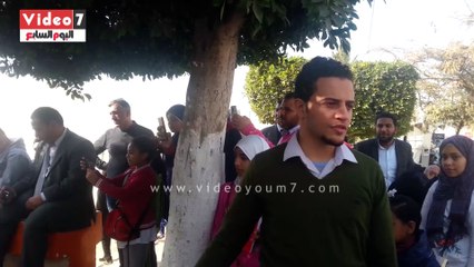 عرض مقطوعة موسيقية يبهر زوار معرض الكتاب