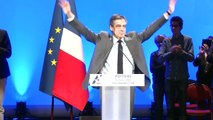 Fillon demande qu'on l'aide à affronter 