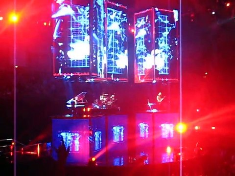 Muse - United States of Eurasia - London O2 Arena - 11/12/2009