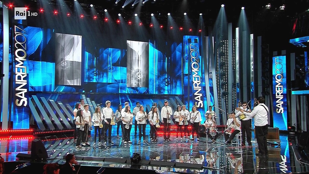 Recycled Orchestra - Cateura, Paraguay - Libertango
