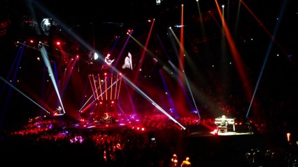 Tải video: Muse - United States of Eurasia - Paris Palais Omnisports de Paris Bercy - 11/17/2009