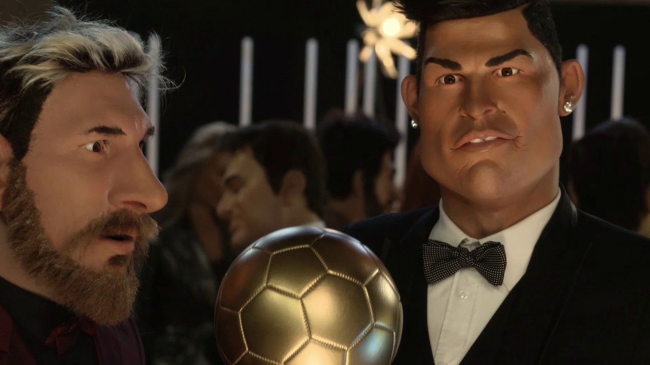 Schweppes ad : Ronaldo / Messi - The Guignols - CANAL+