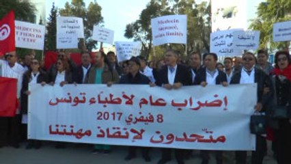 Iki Doktorun Gözaltına Alınması Meslektaşları Tarafından Protesto Edildi