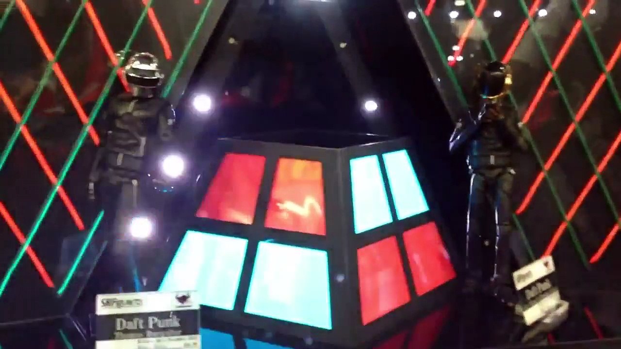 DAFT PUNK LIVE PERFORMANCE