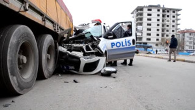 Aksaray'da Polis Aracı Kaza Yaptı: 1 Polis Yaralı
