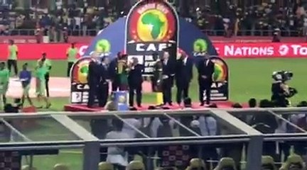 GABON 2017: REMISE DU TROPHET AU CAMEROUN
