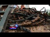 Live Report Penyisiran Tumpukan Sampah Kulit Kabel di Saluran Air Jakarta - NET12