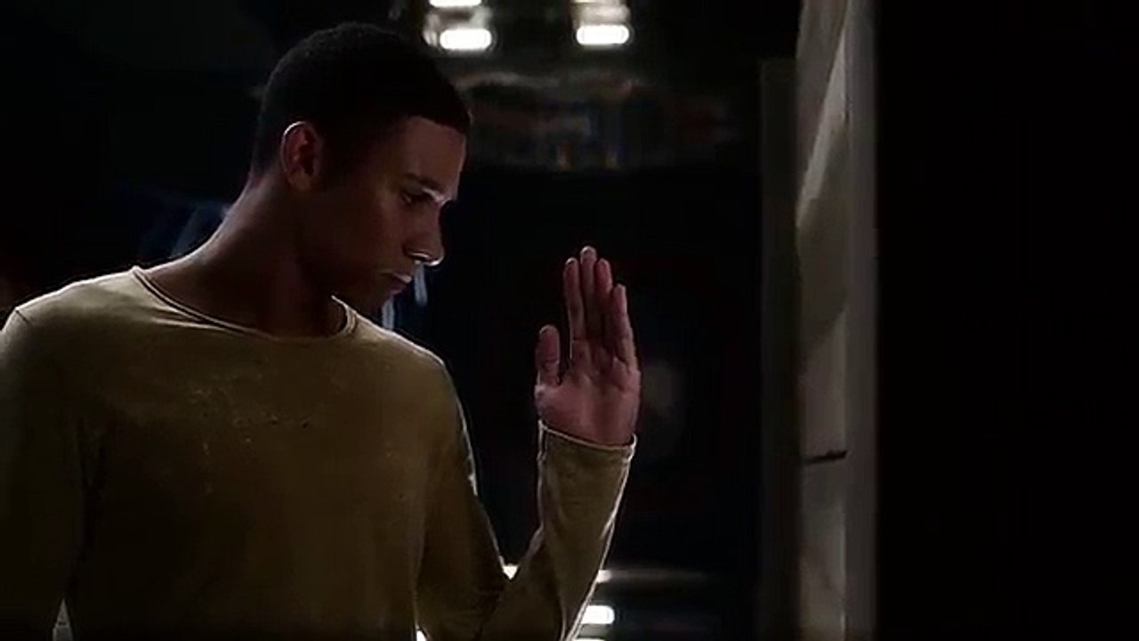 The Flash - Wally (Kid Flash) Aprende Atravesar Objetos 3x12