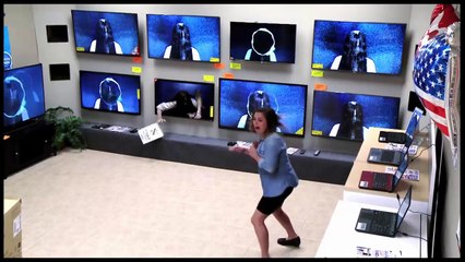 Rings (2017) - TV Store Prank