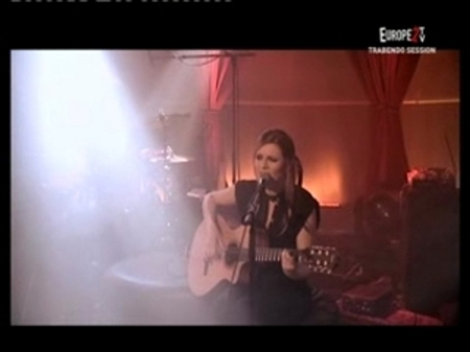 Elodie Fregee pas sur la bouche