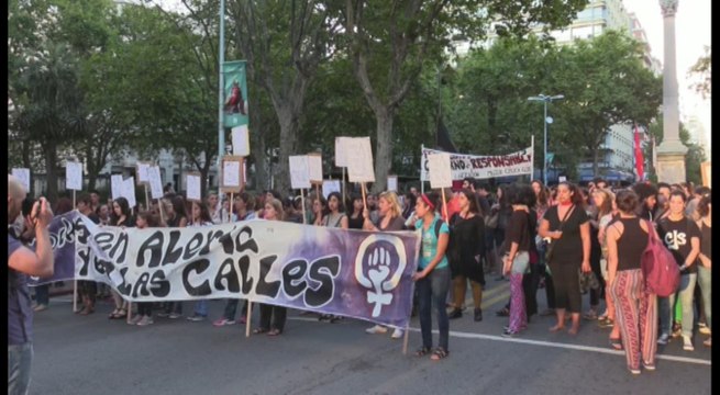 Mujeres en Uruguay protestan por ola de feminicidios