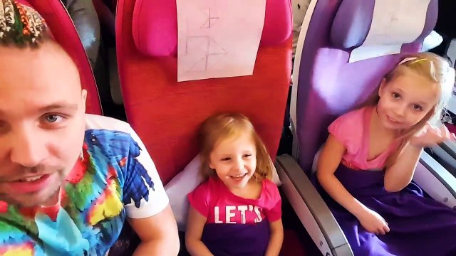 9 ДЕНЬ часть # 2 Алиса и Николь ЛЕТИМ в ТАЙЛАНД на Самолете 10 часов ВЛОГ МАМА В ОТПУСКЕ ПАПА В ШОК-CM3DZPYpsLI